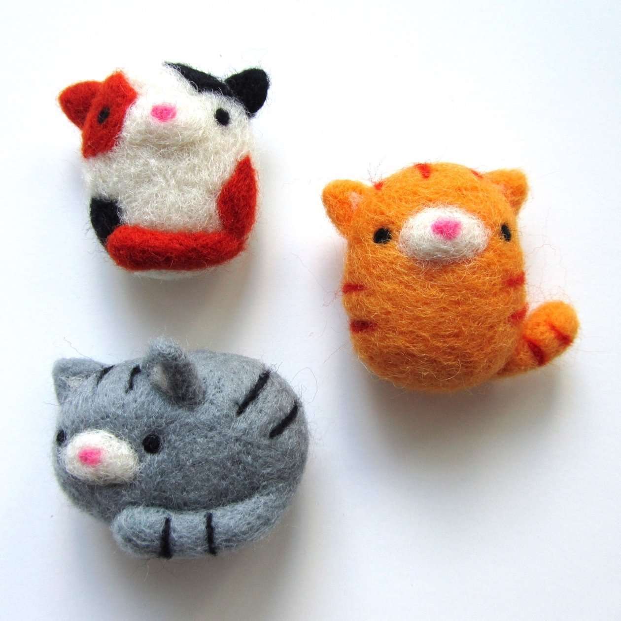 Needle Felted Cat Magnet (Made-to-Order)