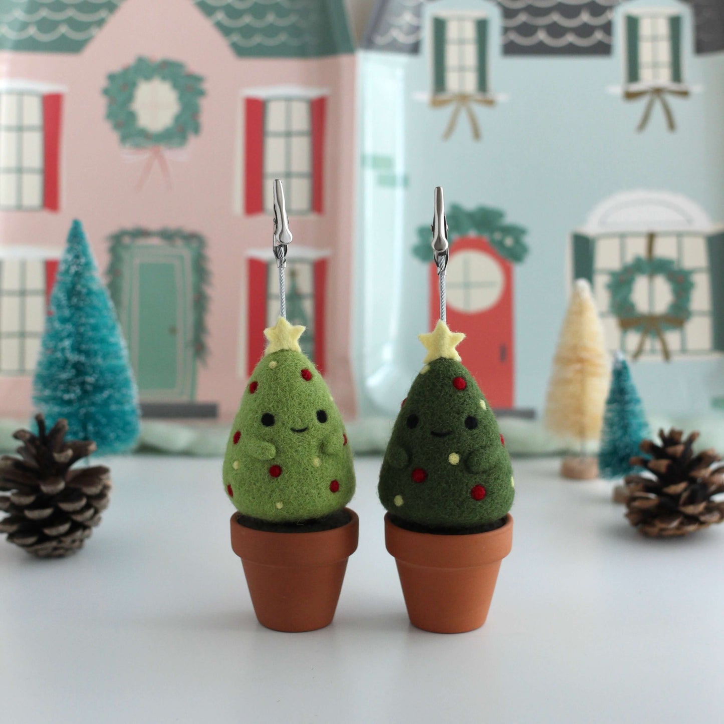 Needle Felted Christmas Tree Note Holder (Light Green)
